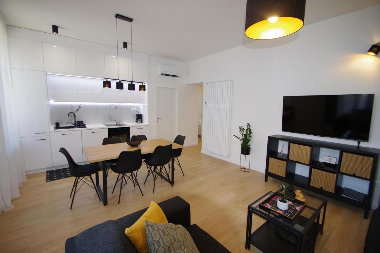 Bright & Modern 2-bedroom Flat In Apartment Pula